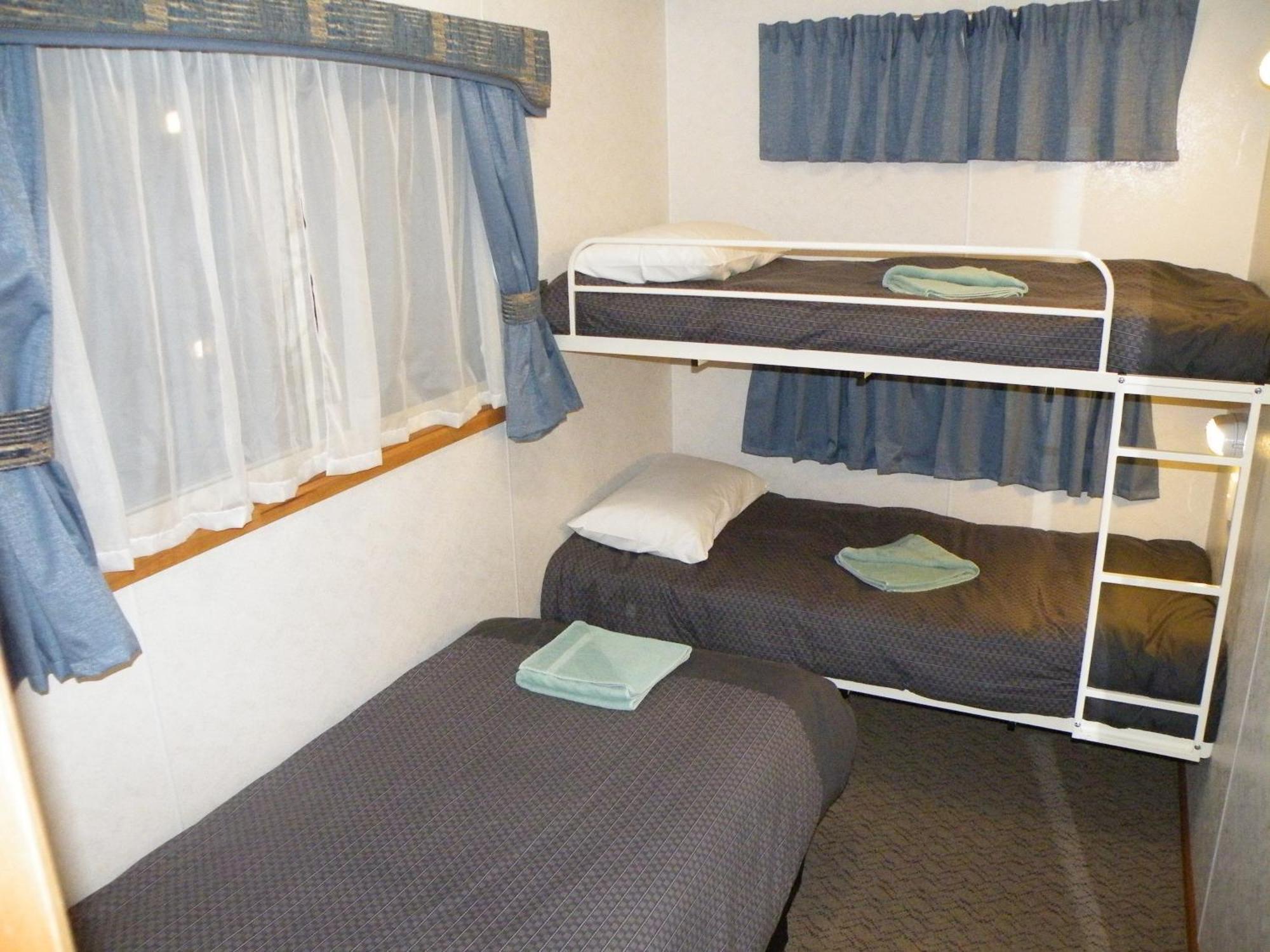 Lake Hamilton Motor Village And Caravan Park Room photo